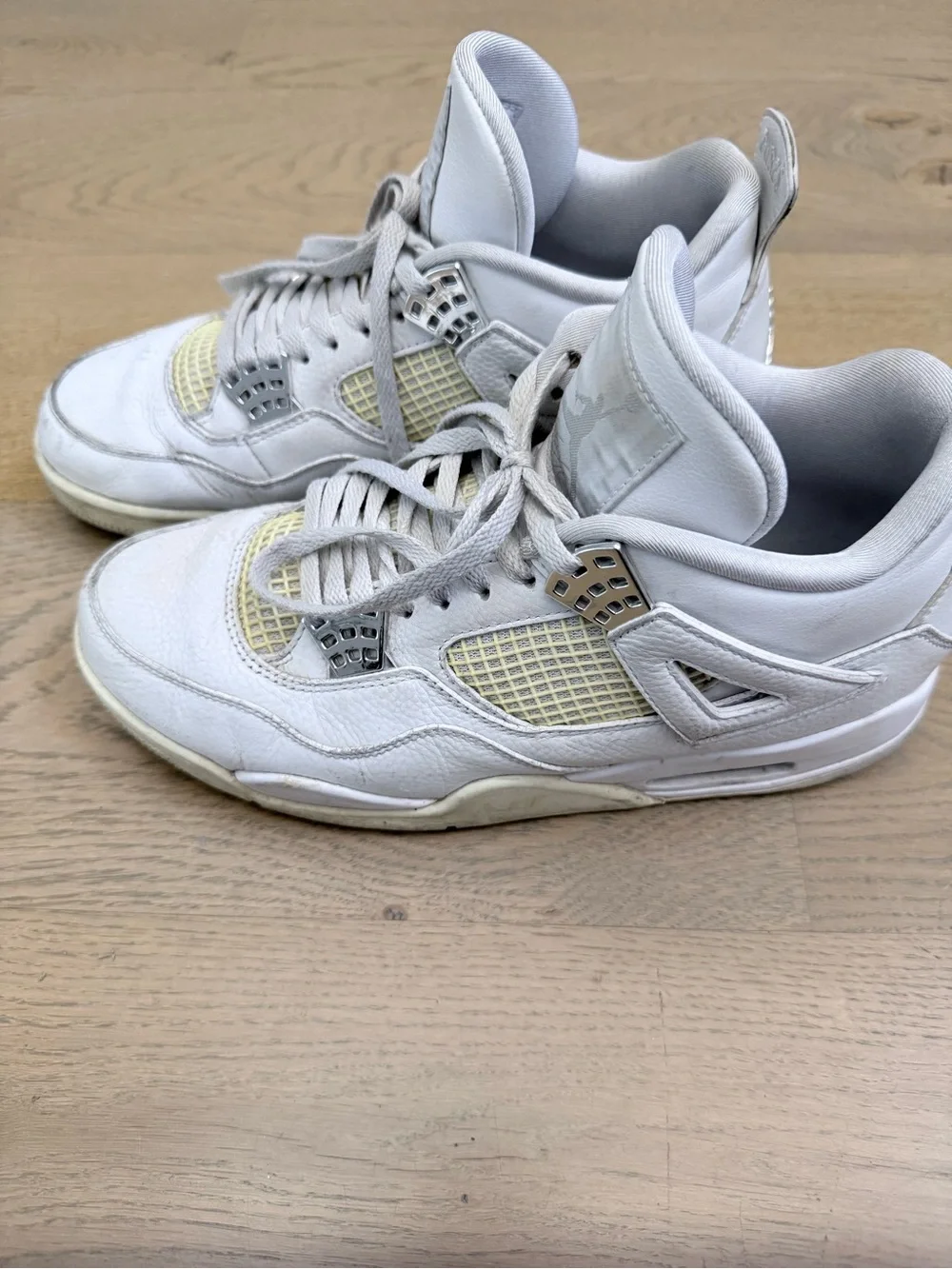 Jordan 4 Retro Sneakers
